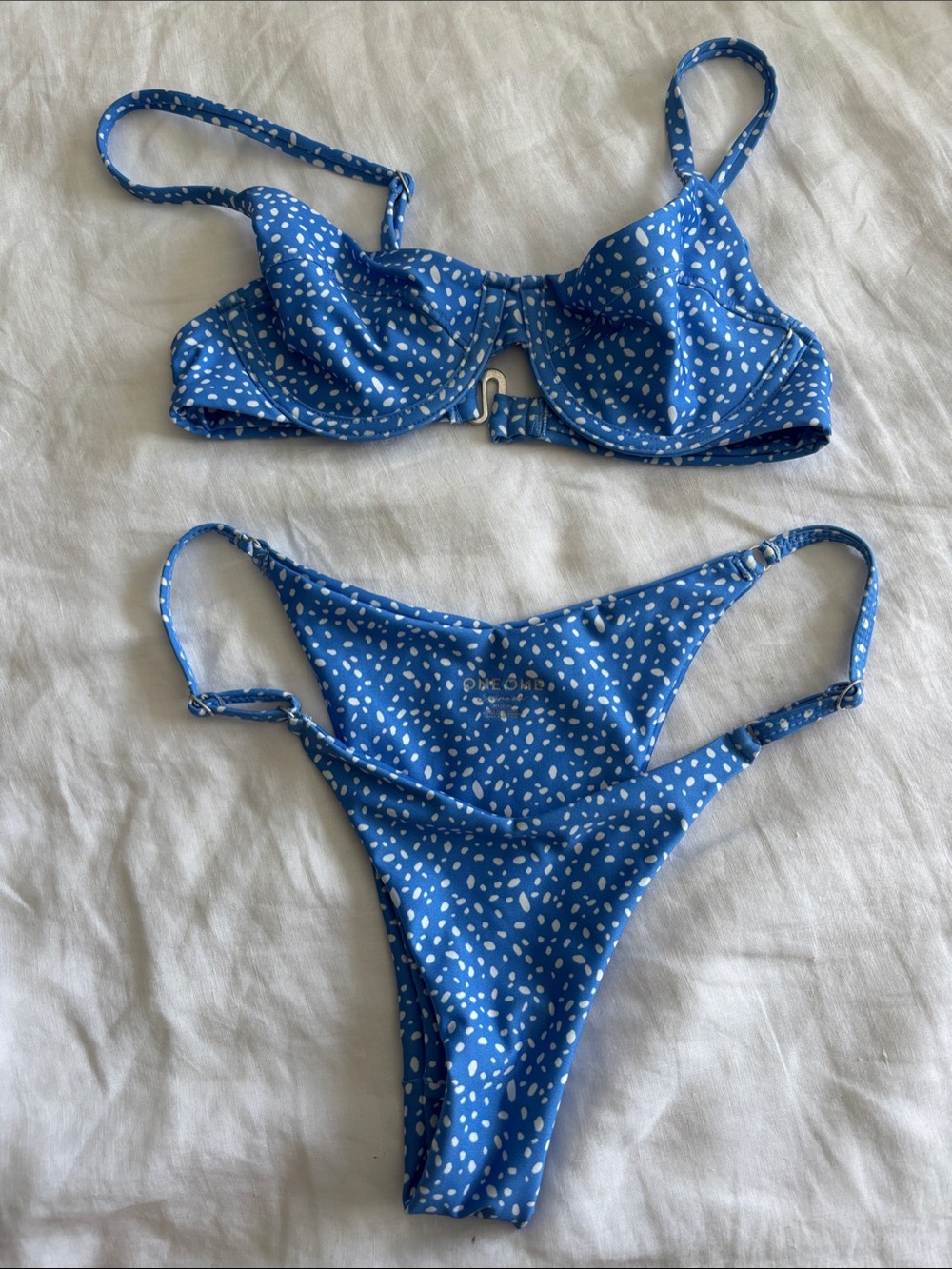 Blue Polka-Dot Underwire Bikini Set – Women’s Two-Piece Swimwear